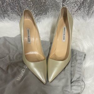 Manolo Blahnik heels size 39  8us size color pearl/ivory